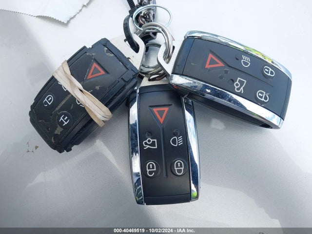 2011 JAGUAR XF SAJWA0FB0BLS19852 Photo 10