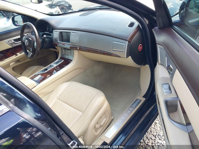2011 JAGUAR XF SAJWA0FB0BLS19852 Photo 4