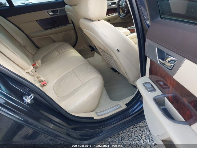2011 JAGUAR XF SAJWA0FB0BLS19852 Photo 7