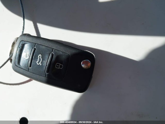 3VW2K7AJ0FM403949 Volkswagen Jetta 2.0l S