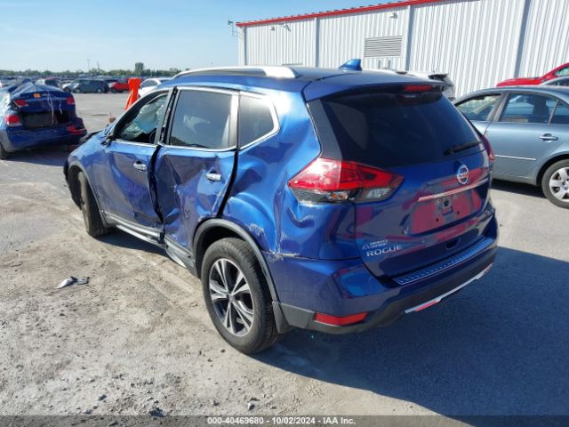 JN8AT2MV0HW026012 Nissan Rogue Sl