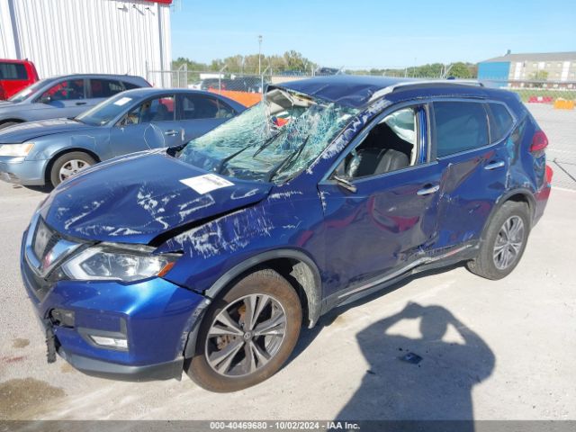 JN8AT2MV0HW026012 Nissan Rogue Sl