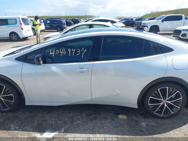JTDACAAU8R3018938 Toyota Prius Limited