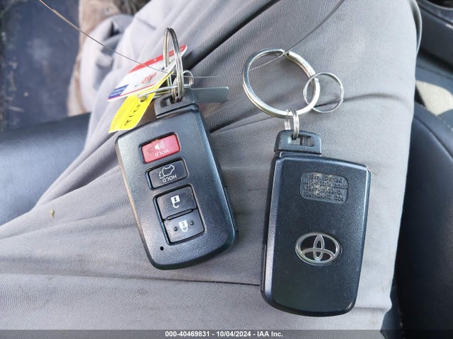 2T3DFREV4HW559244 Toyota Rav4 Platinum