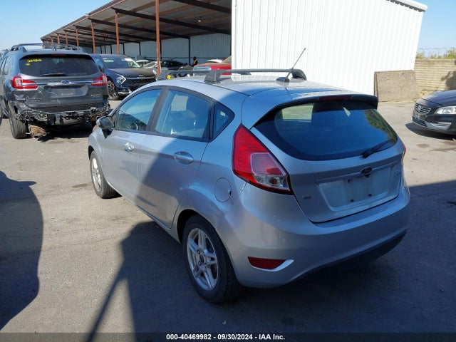 Ford FIESTA SE 2018 3FADP4EJ0JM133786 Image 3