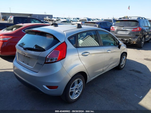 Ford FIESTA SE 2018 3FADP4EJ0JM133786 Image 4
