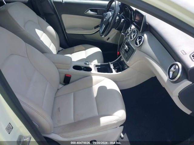 WDCTG4EB0FJ157180 Mercedes-Benz GLA 250