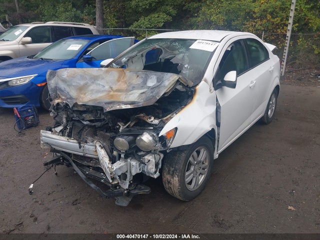 Chevrolet Sonic Lt Auto 2015 1G1JC5SH8F4179037 Image 2