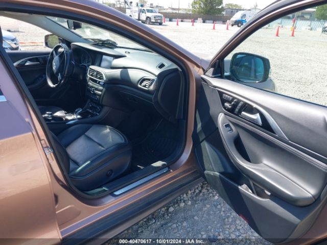 SJKCH5CR0HA032897 Infiniti Qx30 Premium