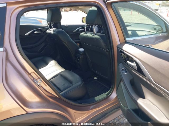 SJKCH5CR0HA032897 Infiniti Qx30 Premium