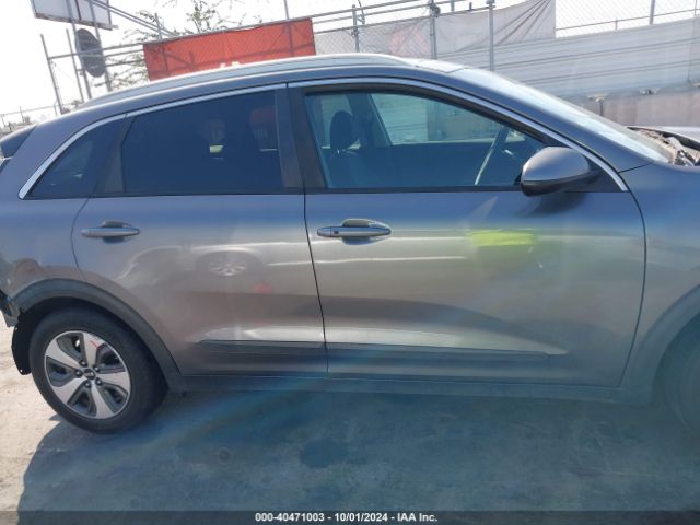 KNDCB3LC8J5156922 KIA NIRO LX