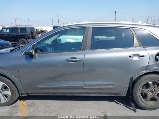 KNDCB3LC8J5156922 KIA NIRO LX
