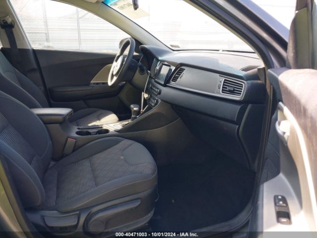 KNDCB3LC8J5156922 KIA NIRO LX