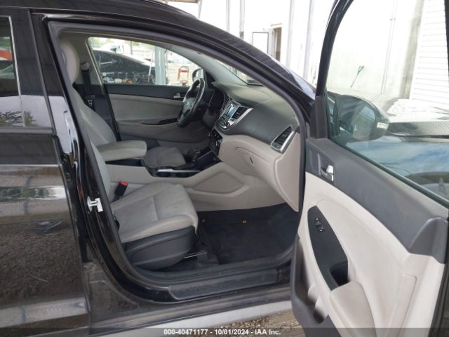KM8J3CA2XHU565093 Hyundai Tucson Value