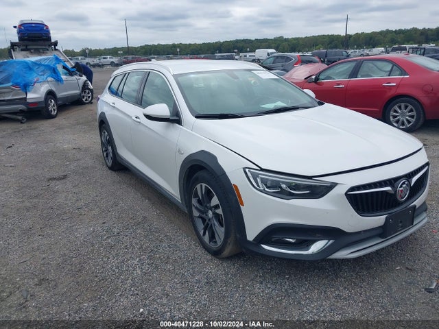 W04GV8SX5J1135280 Buick Regal Tourx Essence