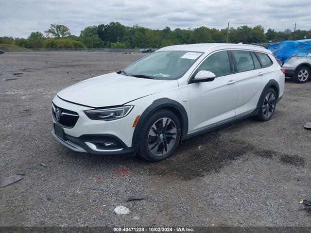 W04GV8SX5J1135280 Buick Regal Tourx Essence