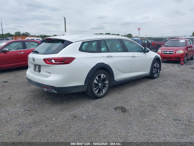 W04GV8SX5J1135280 Buick Regal Tourx Essence