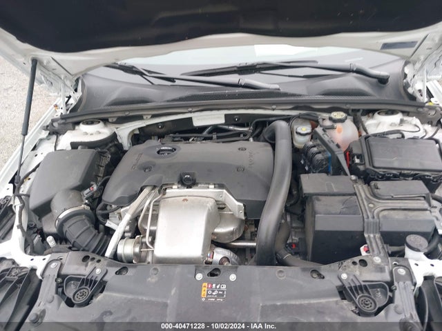 W04GV8SX5J1135280 Buick Regal Tourx Essence