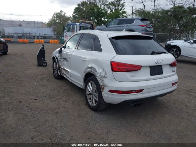 WA1JCCFS1HR009507 Audi Q3 2.0t Premium