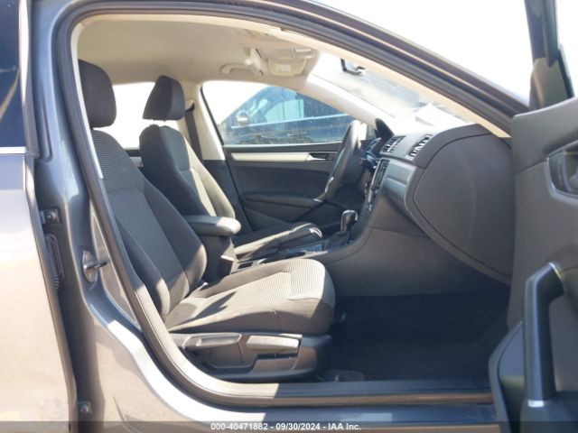 1VWAT7A3XHC013245 Volkswagen Passat 1.8t S