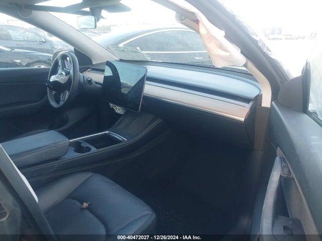2021 TESLA MODEL Y 5YJYGDEE0MF125520 Photo 4
