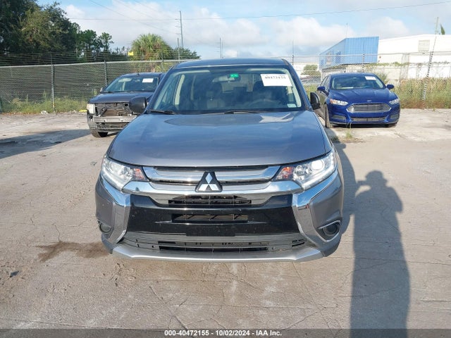 JA4AD2A37HZ023046 Mitsubishi Outlander Es