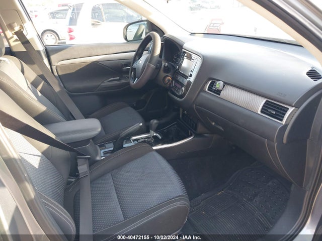 2017 MITSUBISHI OUTLANDER JA4AD2A37HZ023046 Photo 4