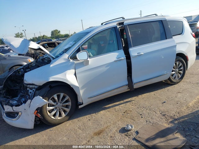 Chrysler Pacifica Touring L 2019 2C4RC1BG1KR626776 Image 2