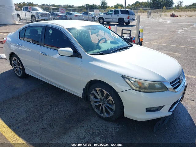 2015 1HGCR2F57FA019523 main image