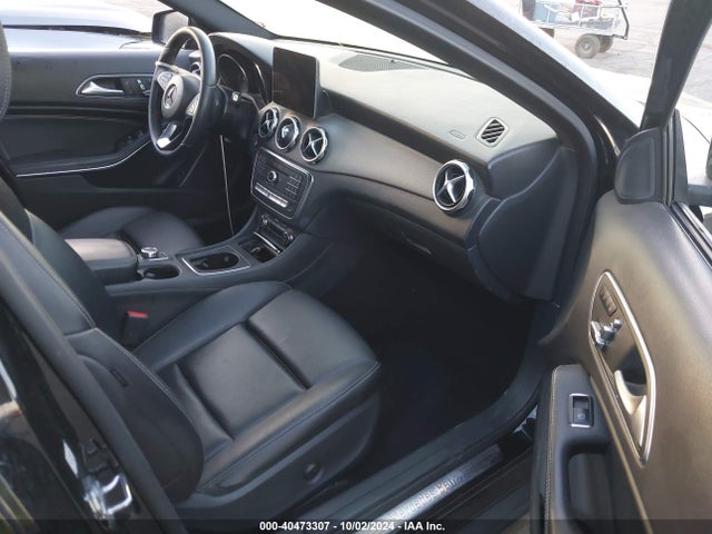 WDCTG4EB0JJ519422 Mercedes-Benz GLA 250