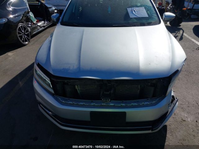 1VWBA7A39JC001636 Volkswagen Passat 2.0t Se