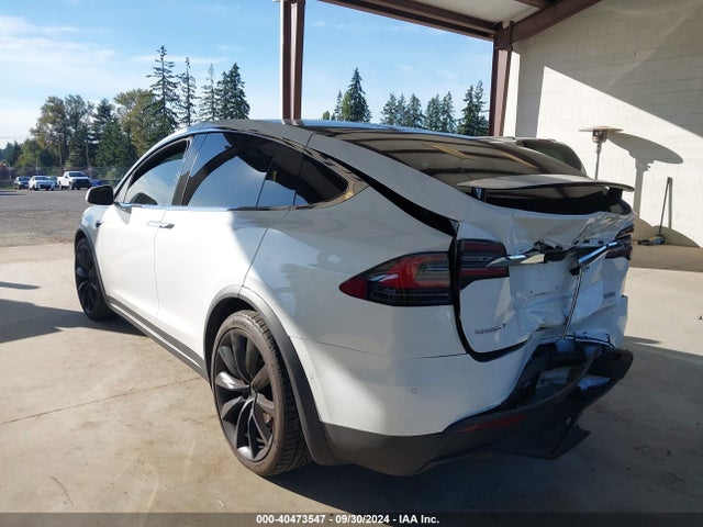 2017 TESLA MODEL X 5YJXCBE40HF055803 Photo 2
