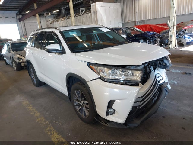 Toyota Highlander Xle 2018 5TDJZRFH2JS837066 Image 1