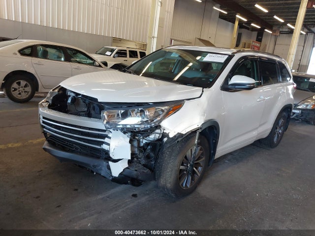 Toyota Highlander Xle 2018 5TDJZRFH2JS837066 Image 2