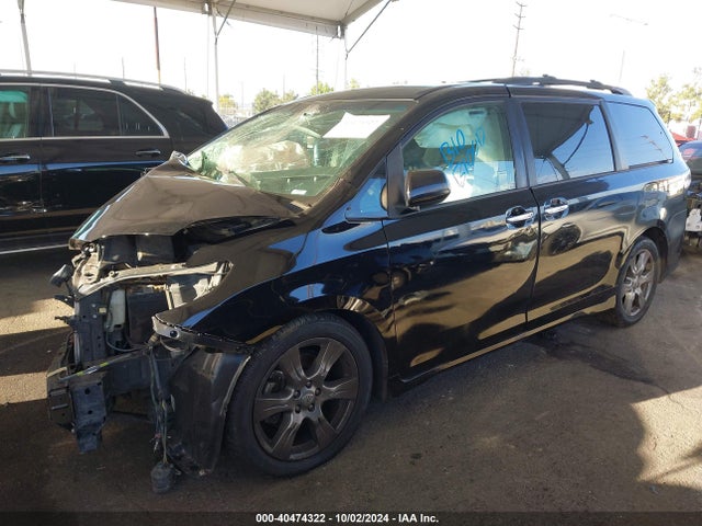 Toyota Sienna Se 8 Passenger 2017 5TDXZ3DC2HS784152 Image 2