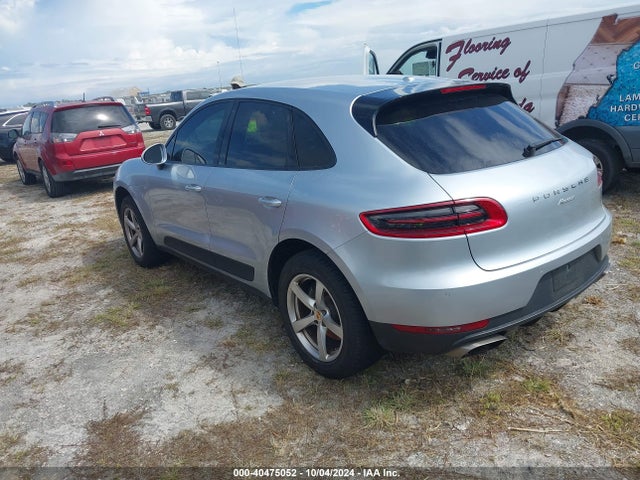 2018 PORSCHE MACAN WP1AA2A54JLB02262 Photo 2