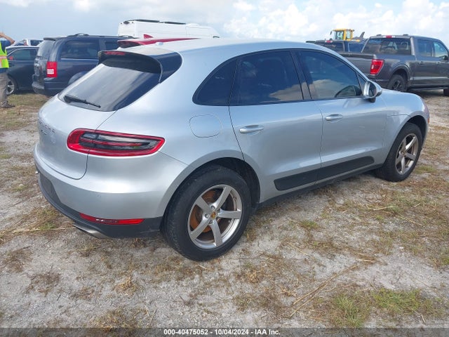 2018 PORSCHE MACAN WP1AA2A54JLB02262 Photo 3