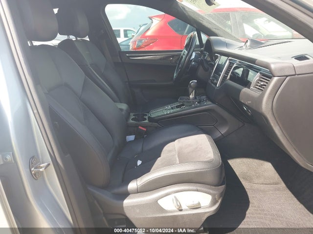 2018 PORSCHE MACAN WP1AA2A54JLB02262 Photo 4
