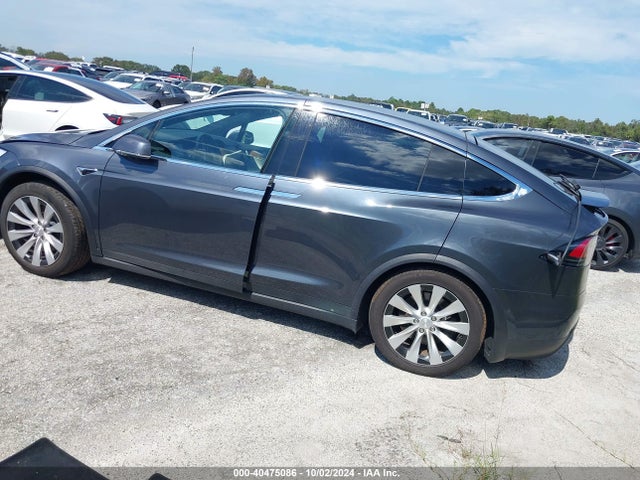 2019 TESLA MODEL X 5YJXCBE23KF203223 Photo 2