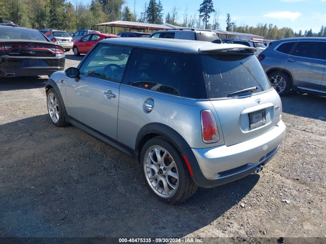 2006 MINI COOPER S WMWRE33516TL19378 Photo 2