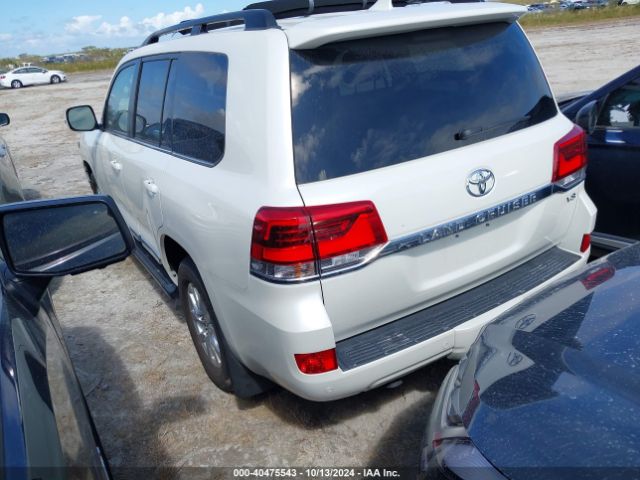 2021 TOYOTA LAND CRUISER JTMCY7AJXM4097812 Photo 2