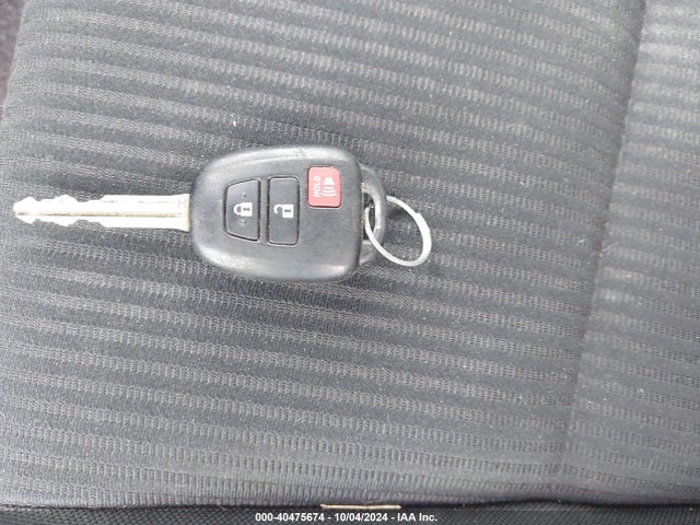 Toyota RAV4 LE 2017 2T3ZFREVXHW383015 Image 11