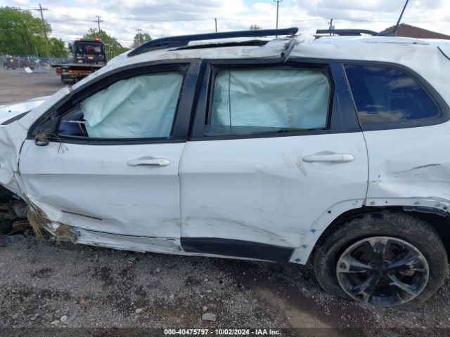 1C4PJMCS0GW100266 Jeep Cherokee Altitude
