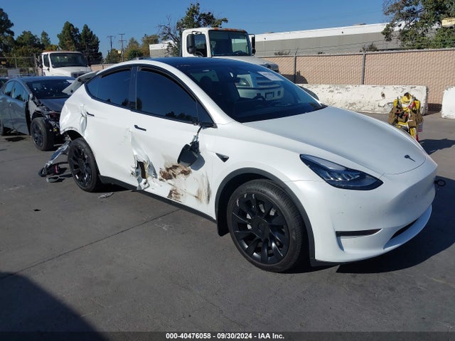 2023 TESLA MODEL Y 7SAYGDEE2PA071528 Photo 0