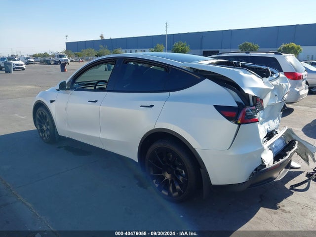 2023 TESLA MODEL Y 7SAYGDEE2PA071528 Photo 2