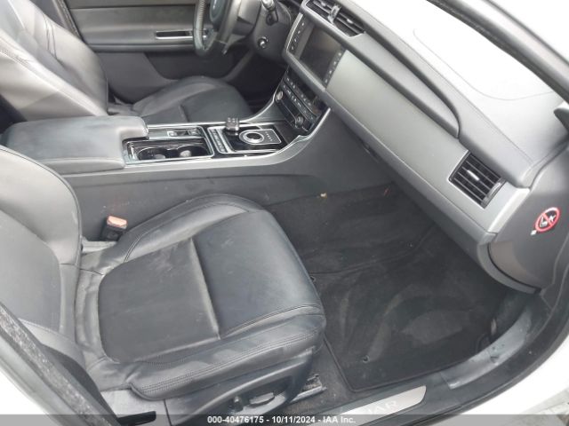 2017 JAGUAR XF SAJBJ4BV9HCY38240 Photo 4