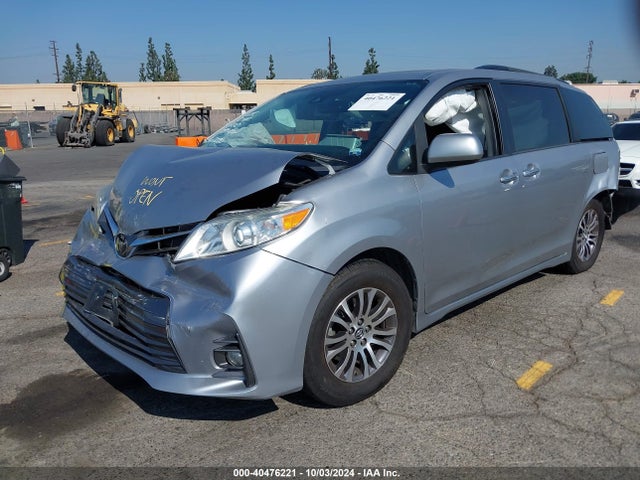 Toyota Sienna Xle 8 Passenger 2018 5TDYZ3DC8JS911125 Image 2