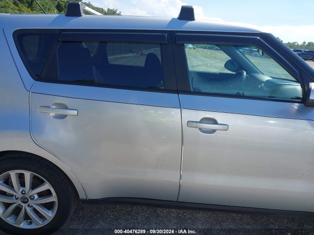 KIA SOUL + 2018 KNDJP3A50J7507727 Image 13