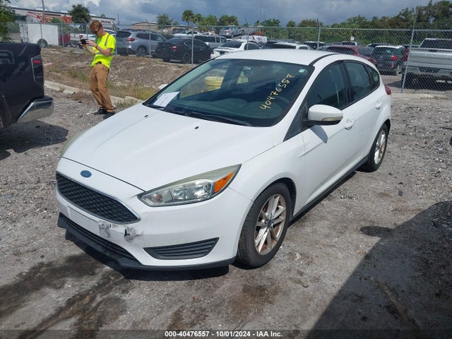 Ford FOCUS SE 2015 1FADP3K21FL249319 Image 2