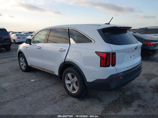 KIA SORENTO LX 2021 5XYRG4LC3MG021876 Image 3